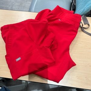 Figs red Zamora jogger set one pocket top size M